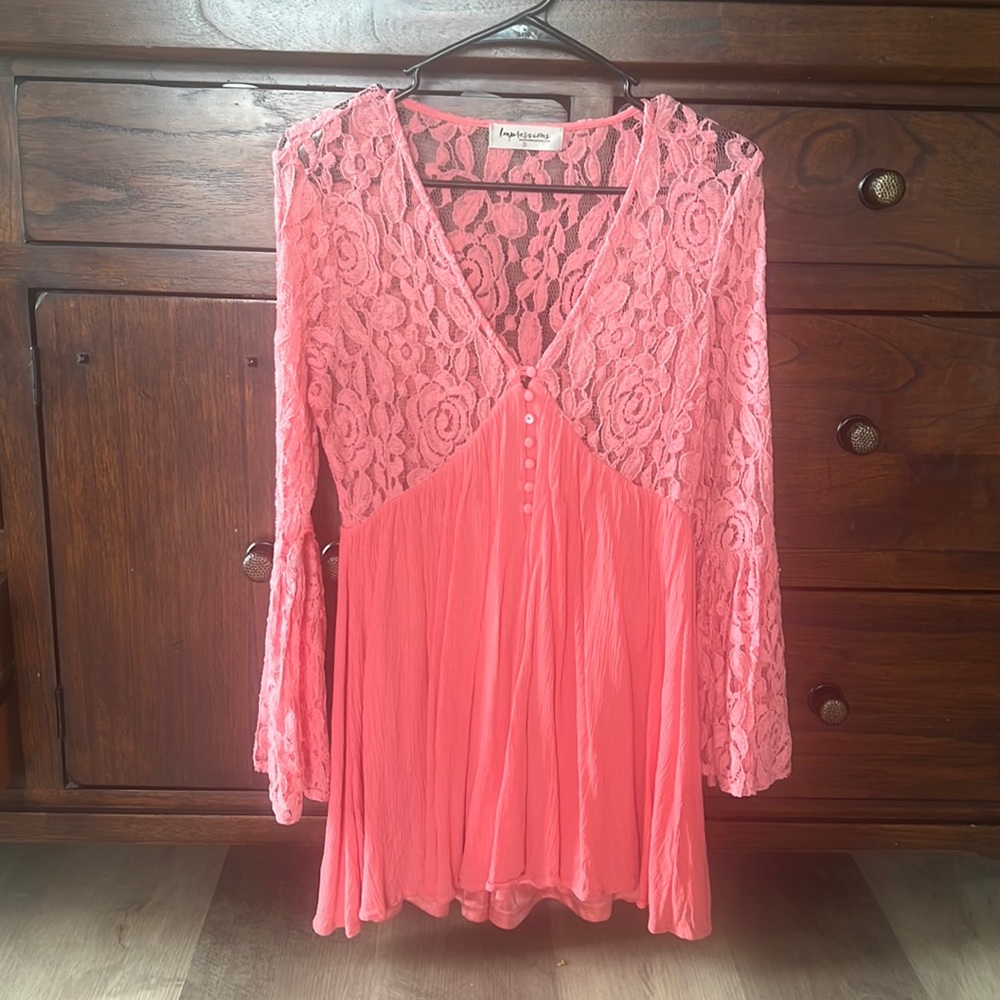 Size Small, Bell sleeves Top